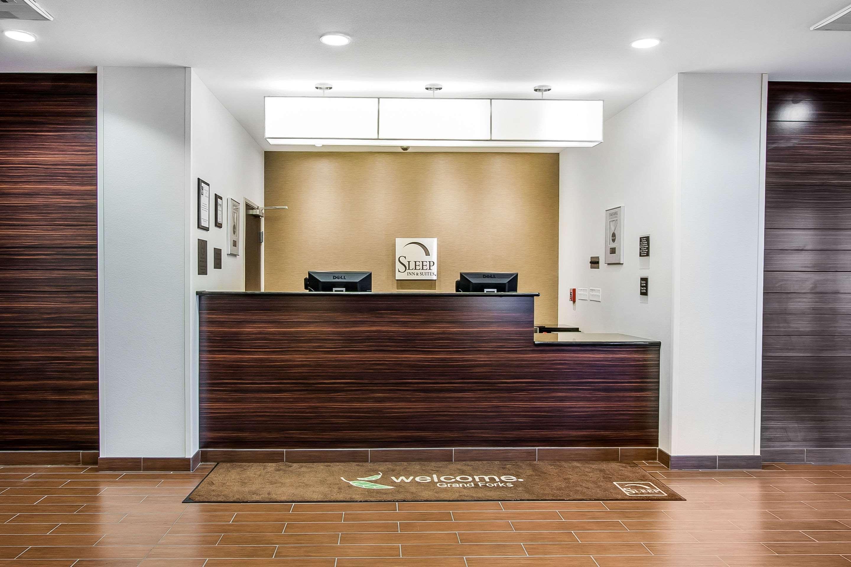 Sleep Inn & Suites Grand Forks Near Alerus Center Extérieur photo