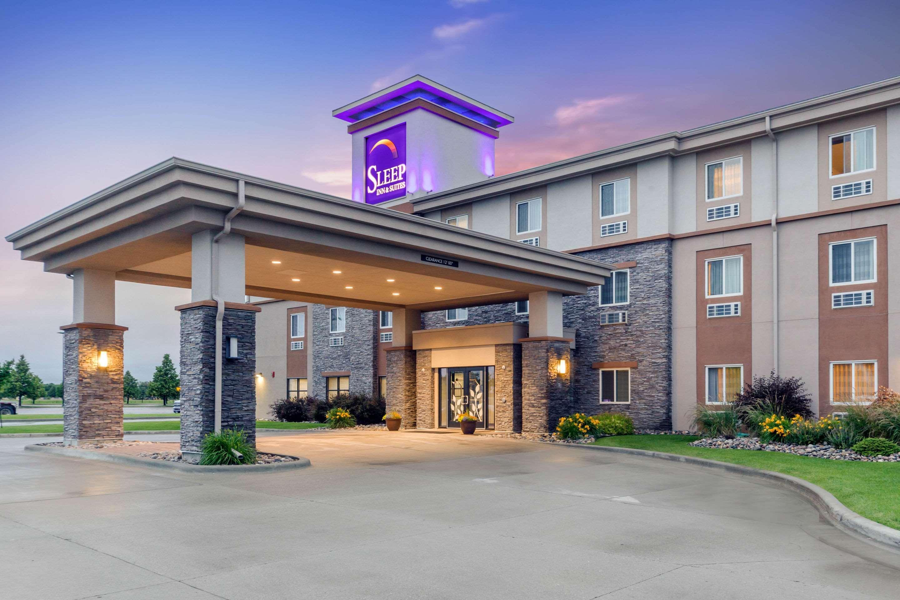 Sleep Inn & Suites Grand Forks Near Alerus Center Extérieur photo