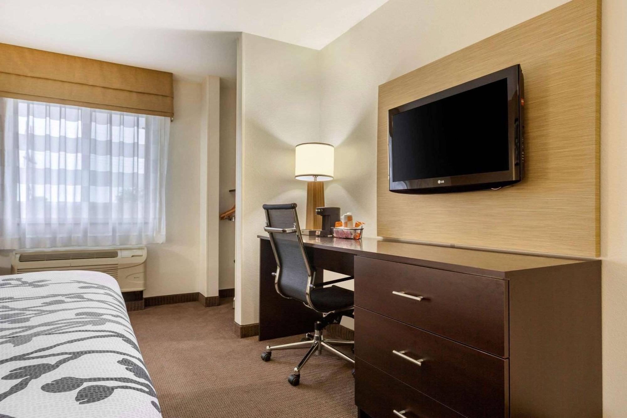 Sleep Inn & Suites Grand Forks Near Alerus Center Extérieur photo